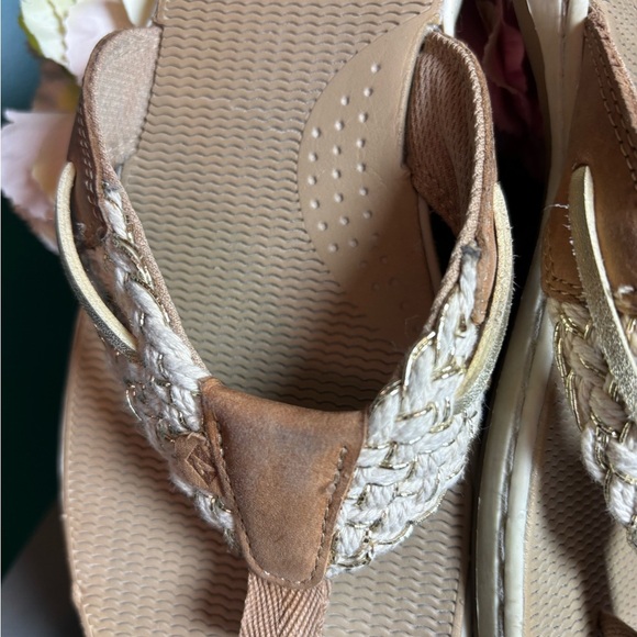 Sperry Tan and Cream Wedge Sandals Flip Flops - Picture 3 of 7